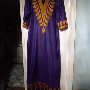 African Dress with Matching Clutch Purse with material to make a head wrap.